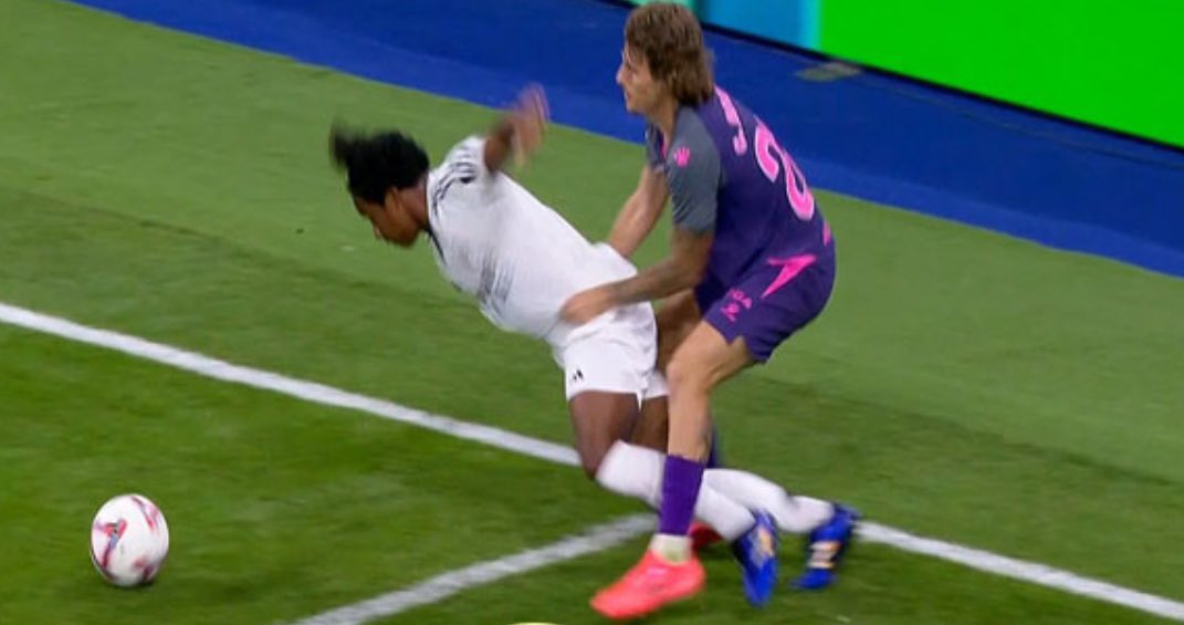 Lo que dice el Madrid: “La integridad de la competición exige que todos los partidos se celebren bajo las mismas condiciones”.

Lo que hace el Madrid: