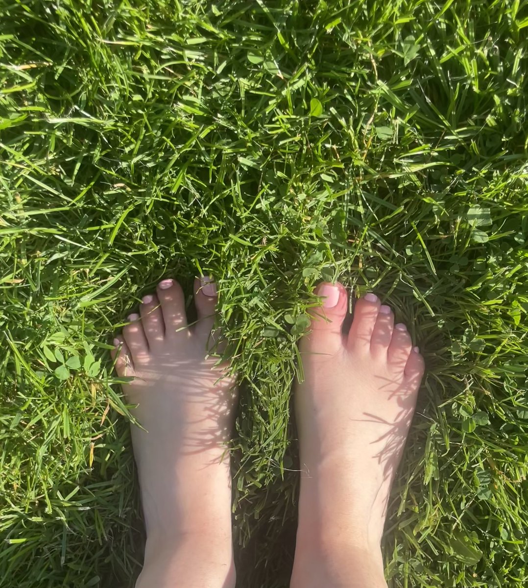 F33tastic's tweet photo. #feet #smallfeet https://t.co/yfrkGM5RJd