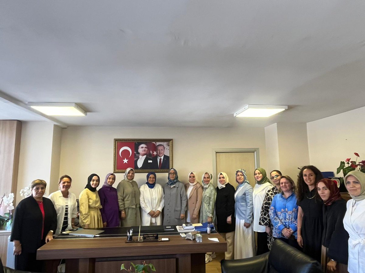 Gaziosmanpaşa Belediye Başkan Yardımcımız @zeynepvurmaz’ı, yürütme kurulumuzla birlikte ziyaret ettik.

Kadınların yönetime kattığı vizyonun ve zarafetin şehrimize değer kattığına inanıyoruz.
Gaziosmanpaşa’mız için hayata geçirilecek projelerde her zaman yanındayız,