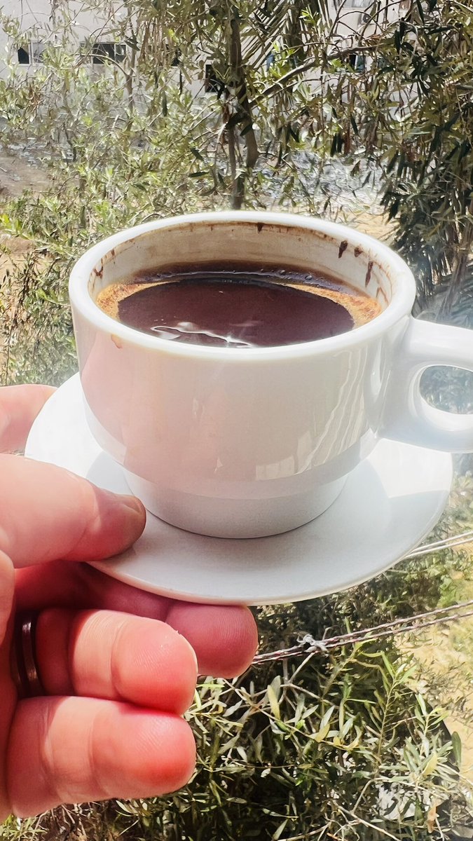 فنجان قهوة بعد فترة طويلة
قهوة عن جد اي والله يعني مو حمص محروق مع حب هال  ولا عدس محمص
الوقية بس ب50  دولار عالتطبيق وكان سعرها قبل الحرب اقل من 5 دولارات 

فرجك ورحمتك يارب

#الشيف_وريف 
#غزة