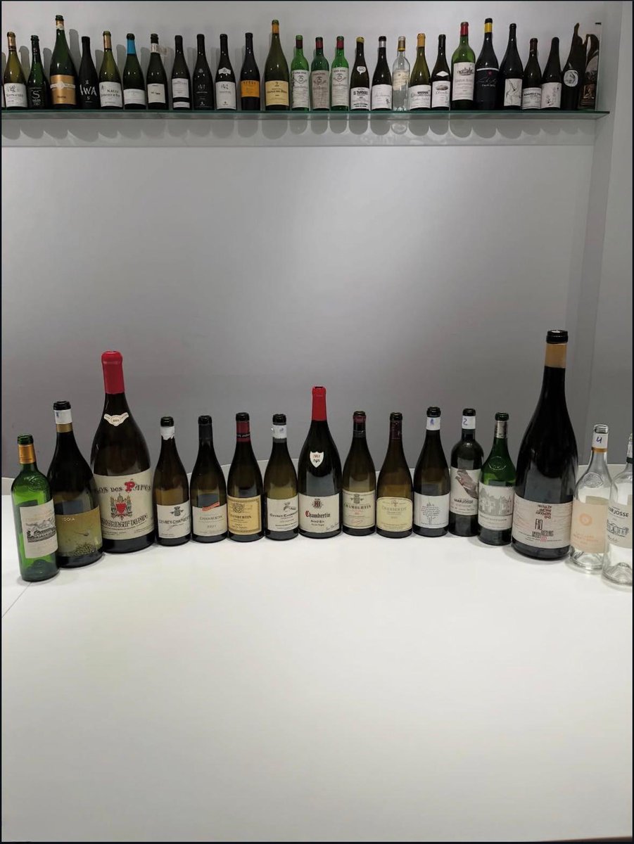 AmarzoaVV's tweet photo. August wine tasting with @vilaviniteca's team by Quim Vila ☀️🍾🍷

#gevreychambertin #chambertin #hautbrion #closdesfees #louisjadot #davidduband #chateaumarjosse #canestruc #fiowines #chateauneufdupape #afterwork #monday  #cata #vinos #wine #winelover #winelovers #vilaviniteca https://t.co/cOcU1Zc39u