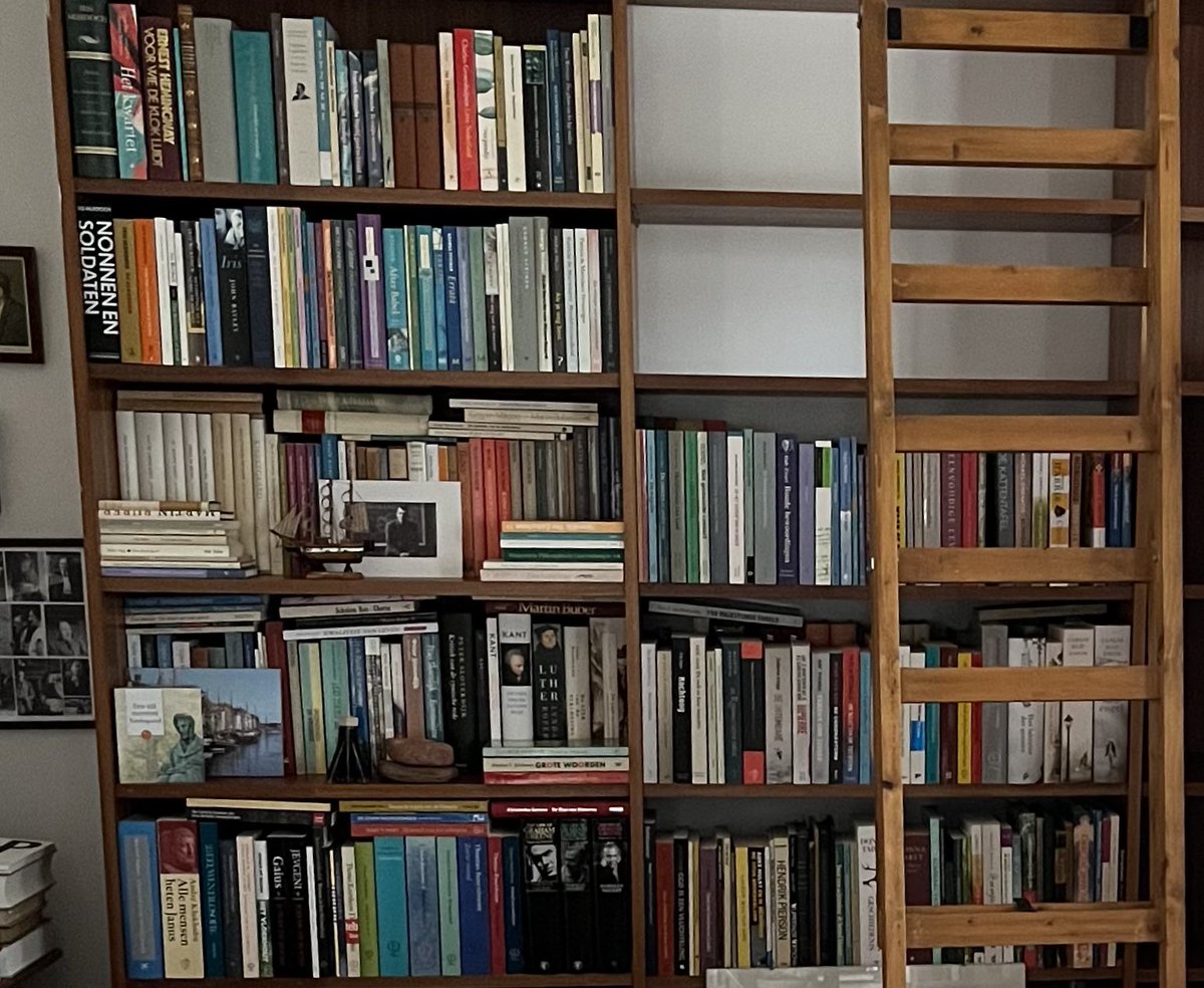 Tijd voor #boekenschoonmaak - wie van boeken houdt, onderhoudt ze - dus alles eruit, en dan weer erin…