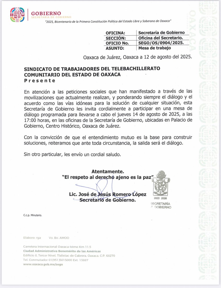 jesusromerooax's tweet photo. En #Oaxaca el chantaje disfrazado de protesta social no será tolerado. Se ofreció a primera hora y a solicitud de un sindicato educativo diálogo y respuestas inmediatas, así como un encuentro este próximo jueves a las 5:00 pm en la casa del pueblo notificado por escrito el cual fue rechazado. Se tomó la decisión de liberar vías prioritarias y de accesos a hospitales de la capital sin vulnerar derechos ni afectar garantías de protesta. 
Seguiremos abiertos al diálogo sin condiciones o imposiciones.