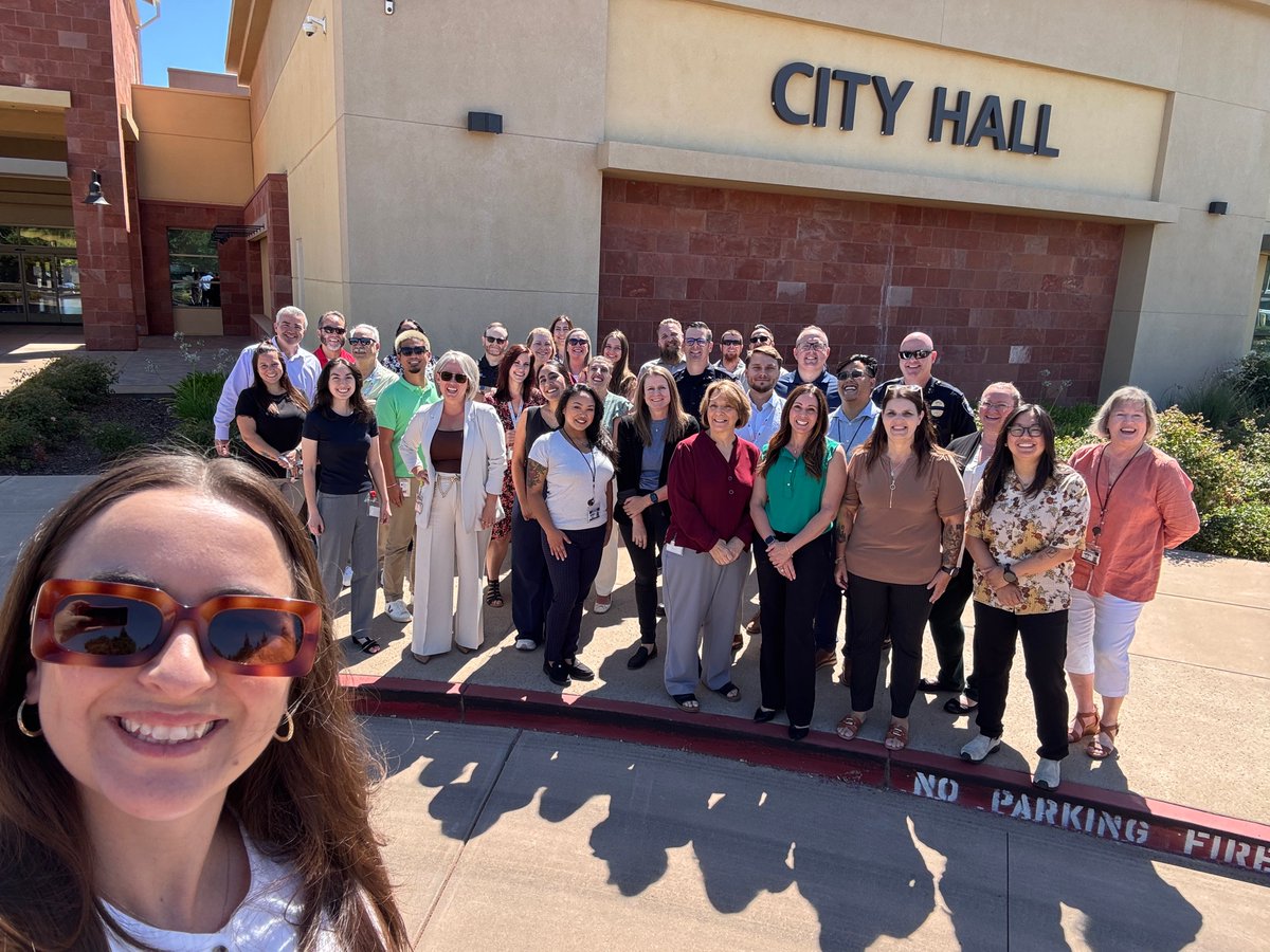 Happy #CityHallSelfie Day! Today, our City and <a href="/citrusheightspd/">Citrus Heights PD</a> teams came together in front of the City Hall to celebrate local government pride. 

Organized by <a href="/ELGL50/">ELGL: Engaging Local Government Leaders</a>, this event is about showcasing the people that serve our community every day.