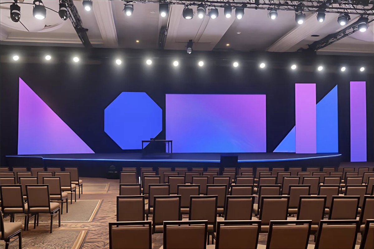 hxtech's tweet image. This custom creative LED design exemplifies thinking beyond the rectangle to deliver a visually impactful and immersive experience that drives engagement.

#HXUSA #HibinoGroup #roevisual #bromptontech #ThinkOutsideTheRectangle #CreativeSpaces #EventProduction #LEDDesign