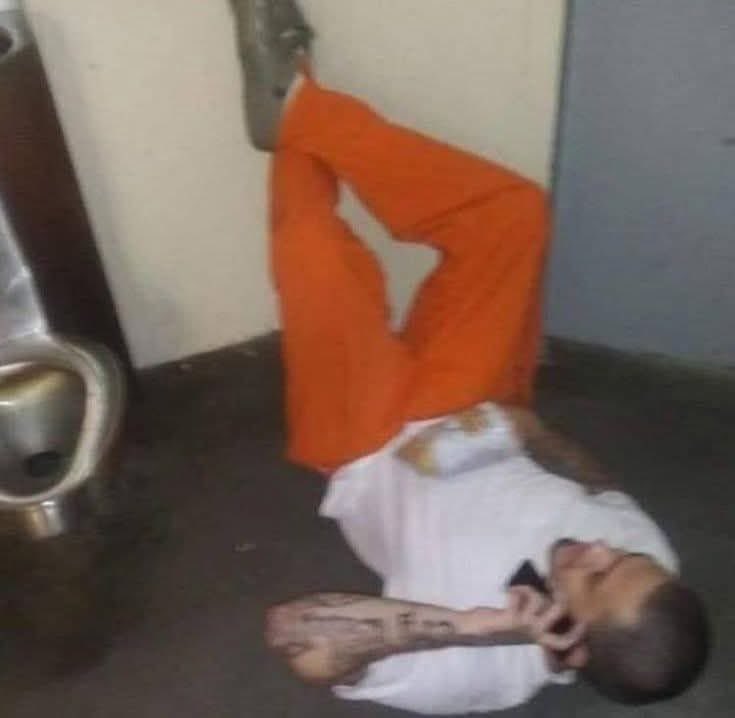 andylanderug's tweet image. "Baby, So you gon marry me when i get out in 2040 ?"