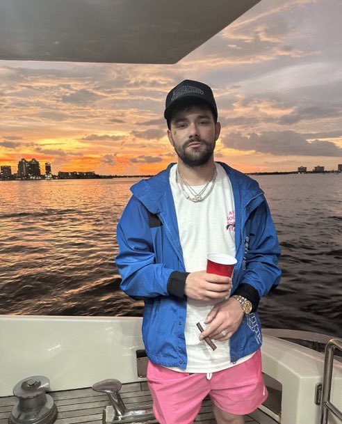 clip 🛸 tweet media