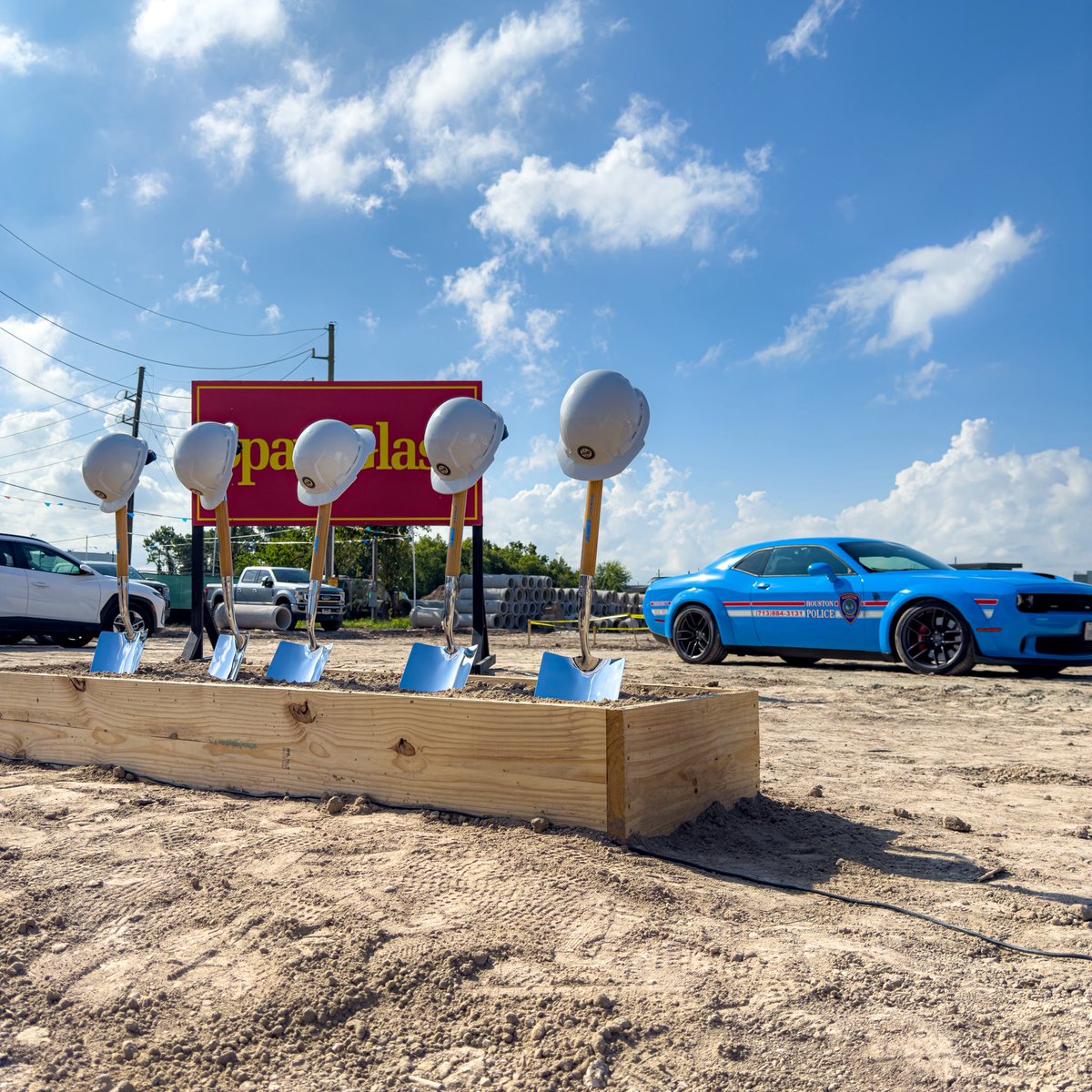 🚨 Big news for North Houston! 🚨
We broke ground on the North Belt Public Safety Complex. The first to house HPD’s North Belt Division &amp; HFD Station 84 together.
Thanks to <a href="/NHDistrict/">North Houston District</a> &amp; TIRZ 11 funds and land, HPD will not have a permanent home after 7 years. 🚔🚒