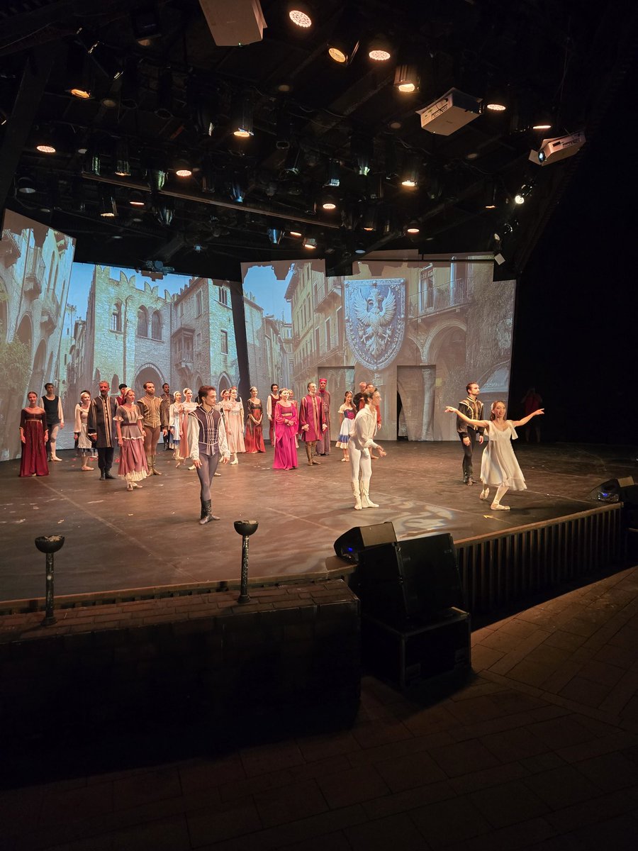 Ga_w_se's tweet photo. Yıldızların altında sanatın büyüsüne kapıldık ✨️

Romeo ve Juliet - 22. Uluslararası Bodrum Bale Festivali

#romeoandjuliet #bodrumbalefestivali
#bodrumkalesi https://t.co/icQsId4u1I