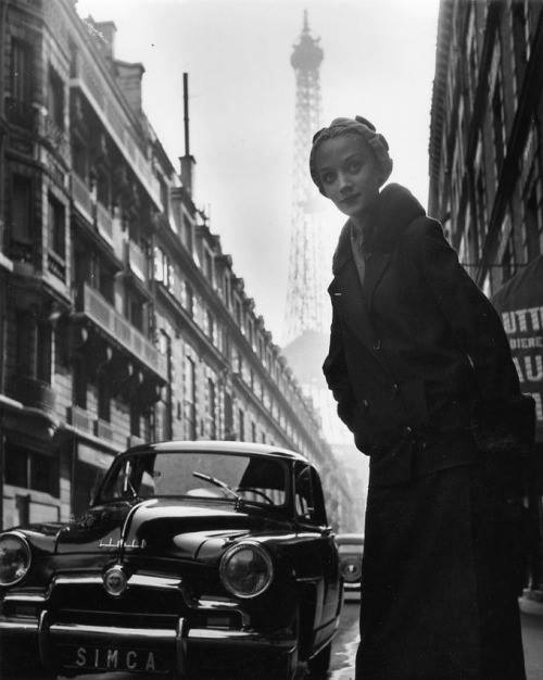 RuizVidal7's tweet photo. © Robert Doisneau 
Niki De Saint Phalle Paris, 1952 https://t.co/UuGz0iJt9T
