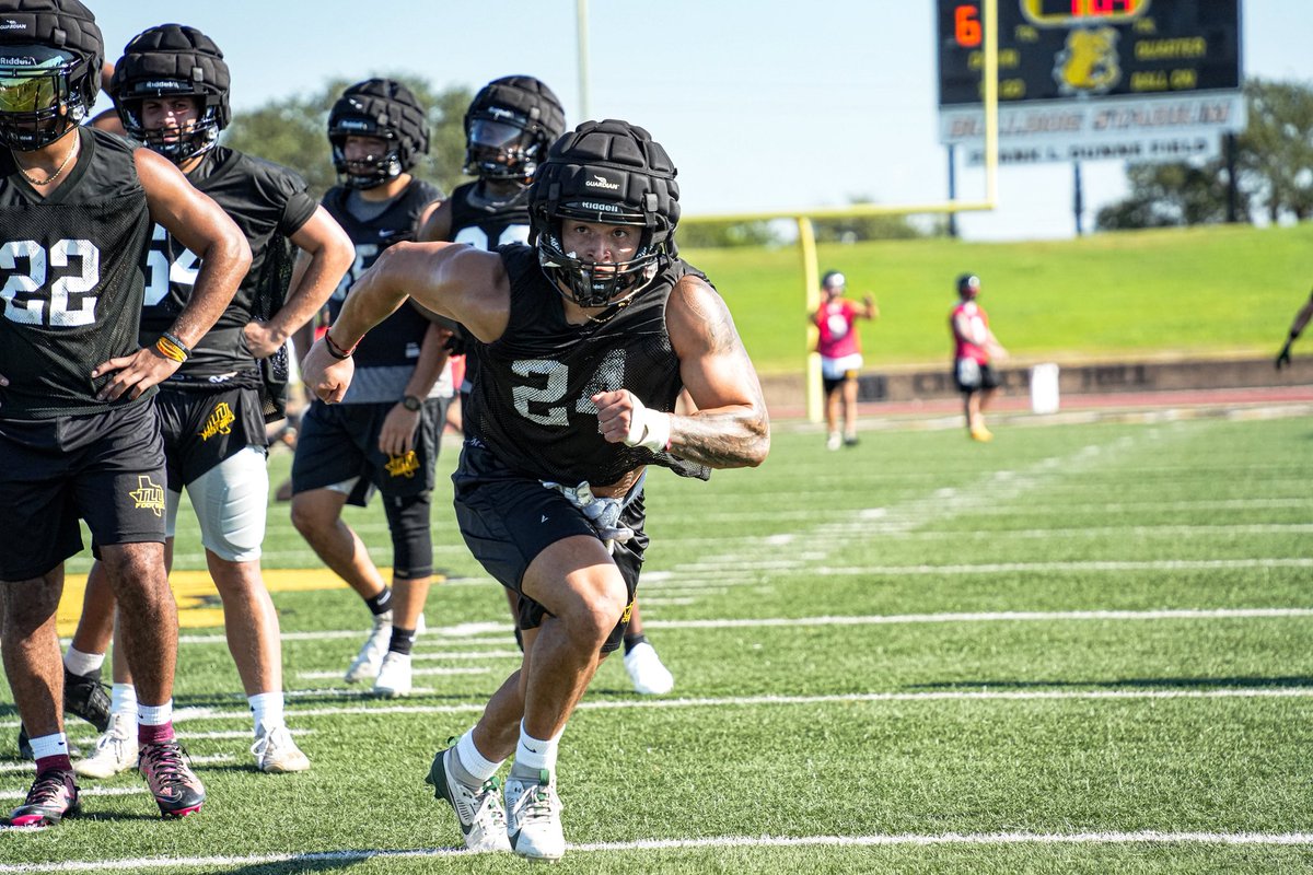 Back at it 🤘

#TooLiveU | #PupsUp