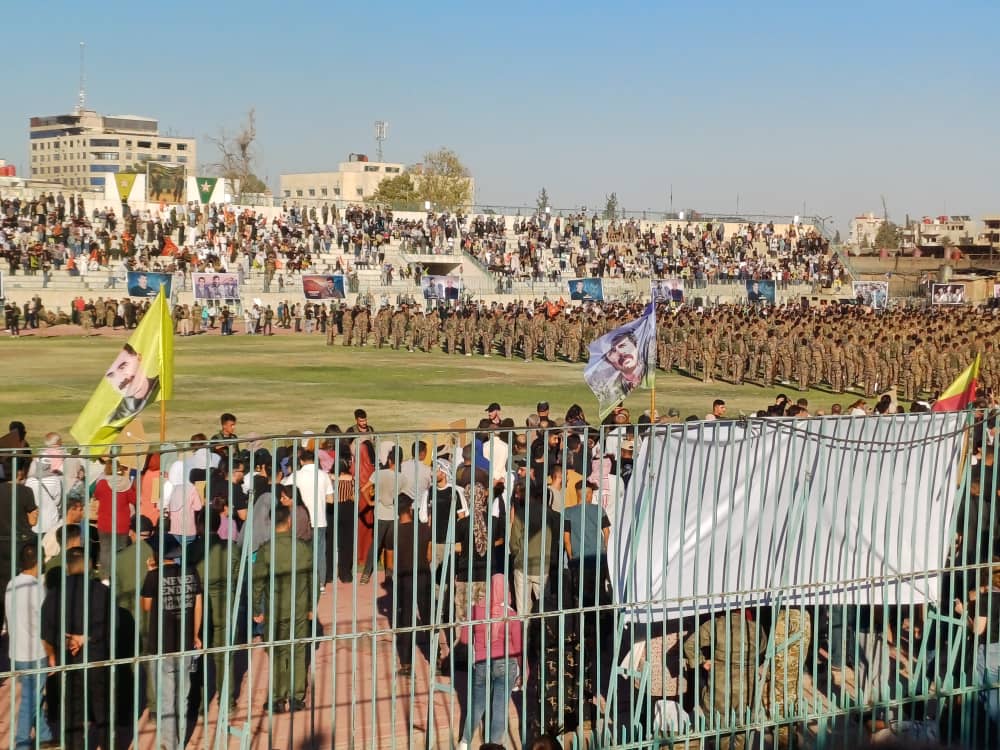 KomunistenRoj's tweet image. 📌Em di rêwîtiya wî ya dawî de xatir ji hevre Nurettîn Sofî, kesayetiyek pêşeng di şoreşa Rojava de dixwazin. Em sersaxiyê ji malbata wî û gelên xwe ya Kurdistanê re dixwazin.
Em soz didin şehîdan. Em ê destkeftiyên şoreşa xwe ya Rojava heta dawiyê biparêzin.