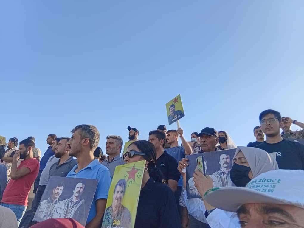 KomunistenRoj's tweet image. 📌Em di rêwîtiya wî ya dawî de xatir ji hevre Nurettîn Sofî, kesayetiyek pêşeng di şoreşa Rojava de dixwazin. Em sersaxiyê ji malbata wî û gelên xwe ya Kurdistanê re dixwazin.
Em soz didin şehîdan. Em ê destkeftiyên şoreşa xwe ya Rojava heta dawiyê biparêzin.