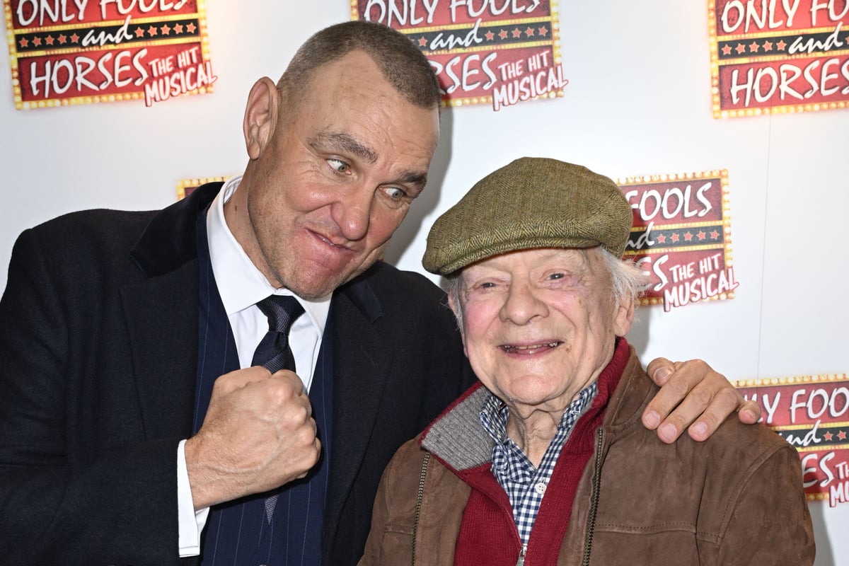 GO ON VINNIE SON. CAVE HIS FUCKIN SKULL IN.