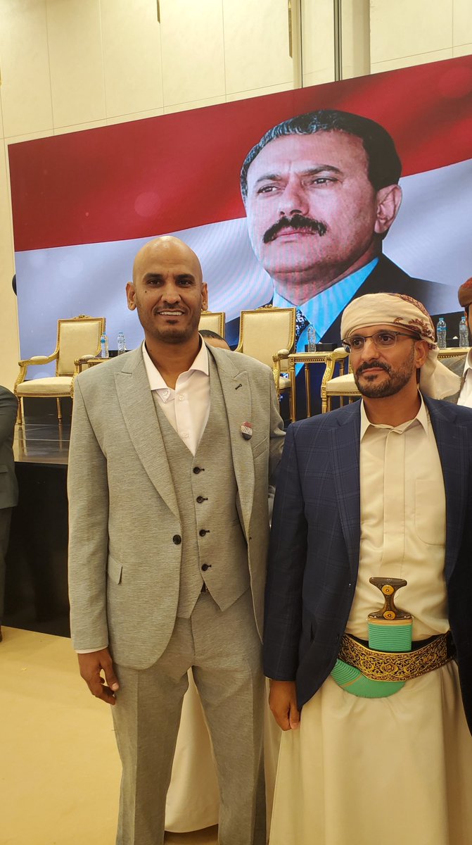 الشهيد الحي العميد الركن محمد بن محمد عبدالله صالح هو
الرجوله 
والتحدي 
والشموخ 
والعزه 
والكرامه 
والكبرياء 
والفخر 
والاعتزاز
حفظك 
الله يا احب الناس في قلوبنا بعد الزعيم 
فو الله أن وجودك بيننا أعظم من كل الأعراس يا اسد المعارك 
فمن لا يعرف الزعيم عن قرب فعليه معرفة هذا البطل