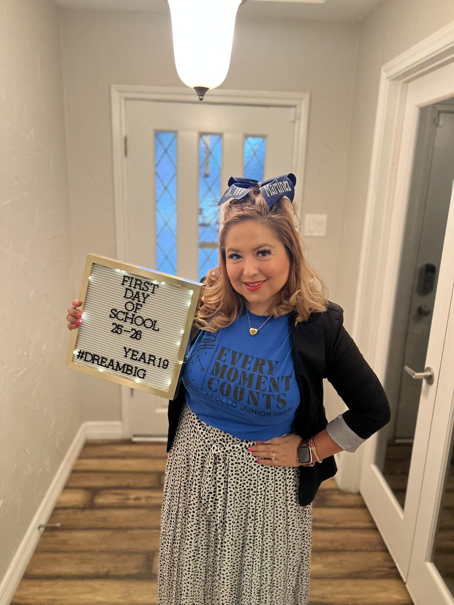 LamaestraBrenda's tweet photo. Back to School on my 19th year in Education! Blessed to have my dream career and a job that touches lives and hearts! Educators have the MOST IMPORTANT JOB IN THE WORLD!! #everymomentcounts #RISDDreamBig #LatinaEducator @IamBranum @RichardsonISD @weareRALAplus #middleschoolAP https://t.co/B7IW73gDbO