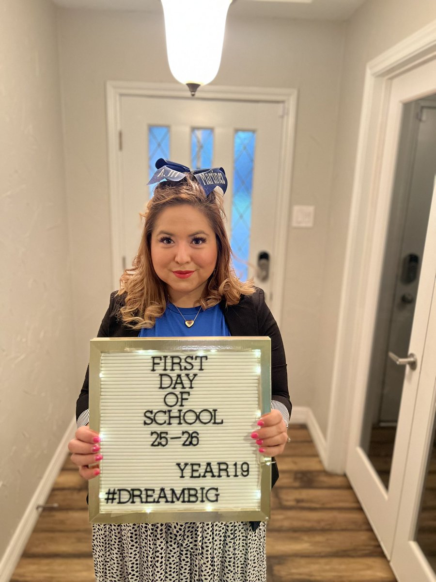LamaestraBrenda's tweet photo. Back to School on my 19th year in Education! Blessed to have my dream career and a job that touches lives and hearts! Educators have the MOST IMPORTANT JOB IN THE WORLD!! #everymomentcounts #RISDDreamBig #LatinaEducator @IamBranum @RichardsonISD @weareRALAplus #middleschoolAP https://t.co/B7IW73gDbO