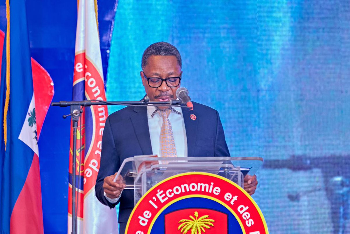 MEFHaiti's tweet photo. Le DG Silin évoque les efforts consentis par le gouvernement actuel qui est très conscient conscients du rôle fondamental des jeunes dans le développement économique du pays, https://t.co/MzzY8nEtPG