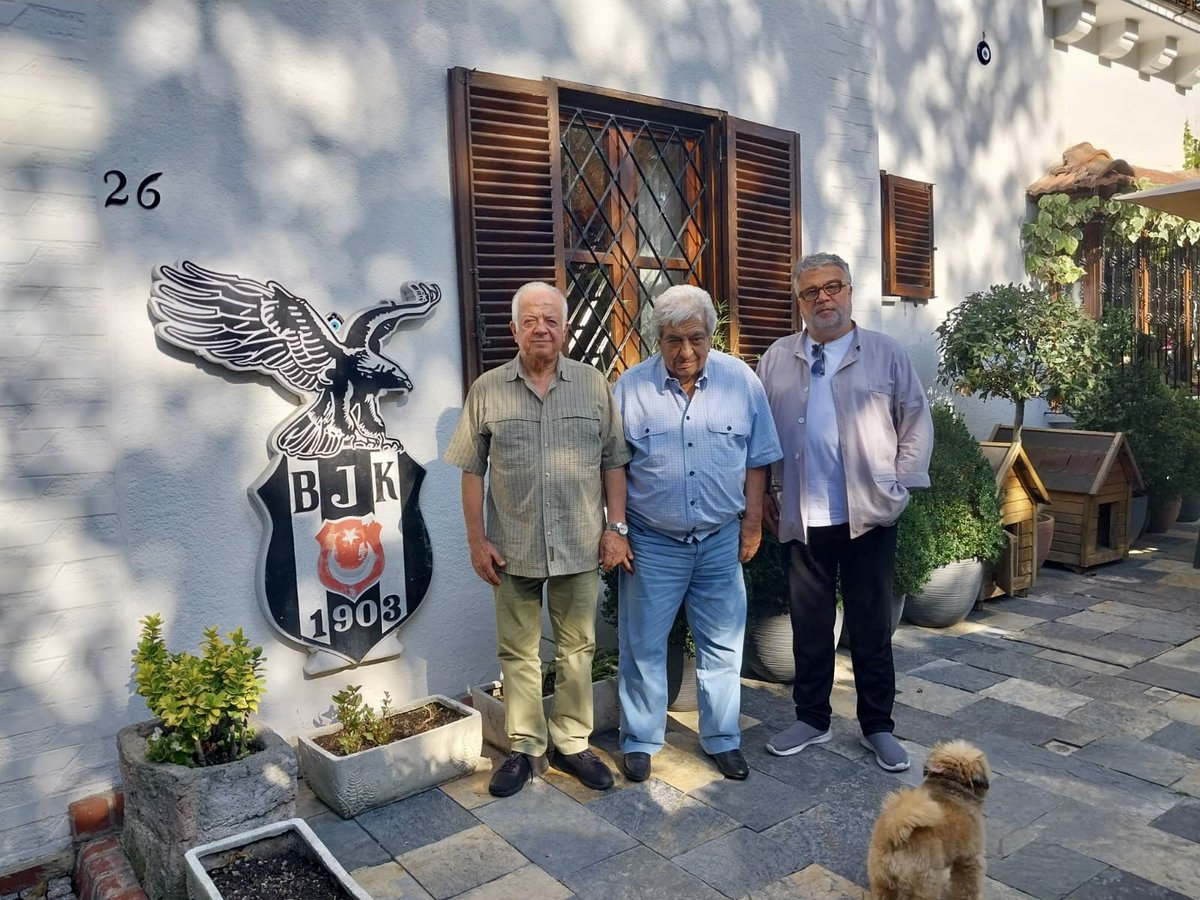 Camiamızın sevilen isimlerinden, eski yöneticilerimizden Sayın Levent Erdoğan’ı ziyaret ettik.

Nazik misafirperverliği, samimiyeti ve desteği için kendisine teşekkür ediyorum.

Beşiktaş ruhunu yaşatan böylesi dostluklar, camiamızın en değerli güç kaynağıdır.