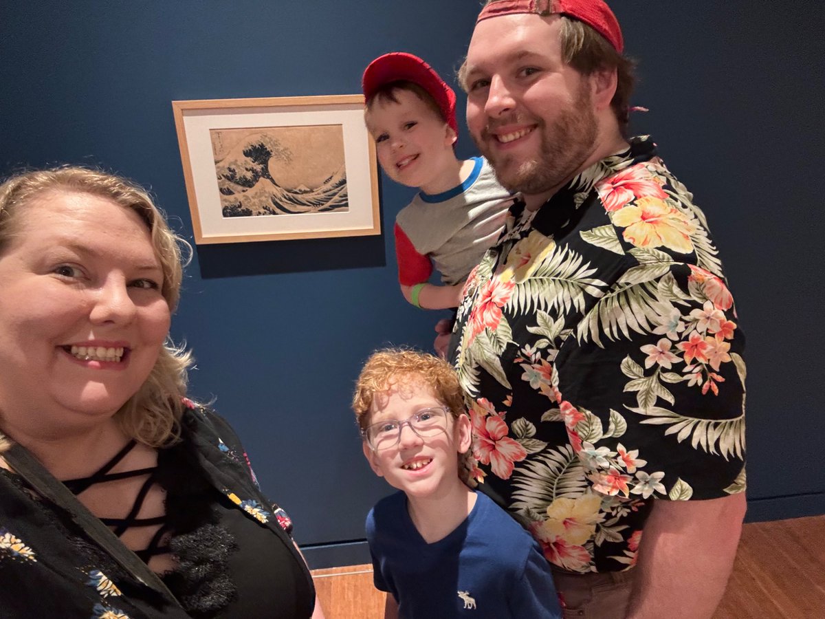 I met a retired pro sumo wrestler named Yama AND I got to see a genuine Hokusai Great Wave off Kanagawa woodblock print over the weekend! 🥹