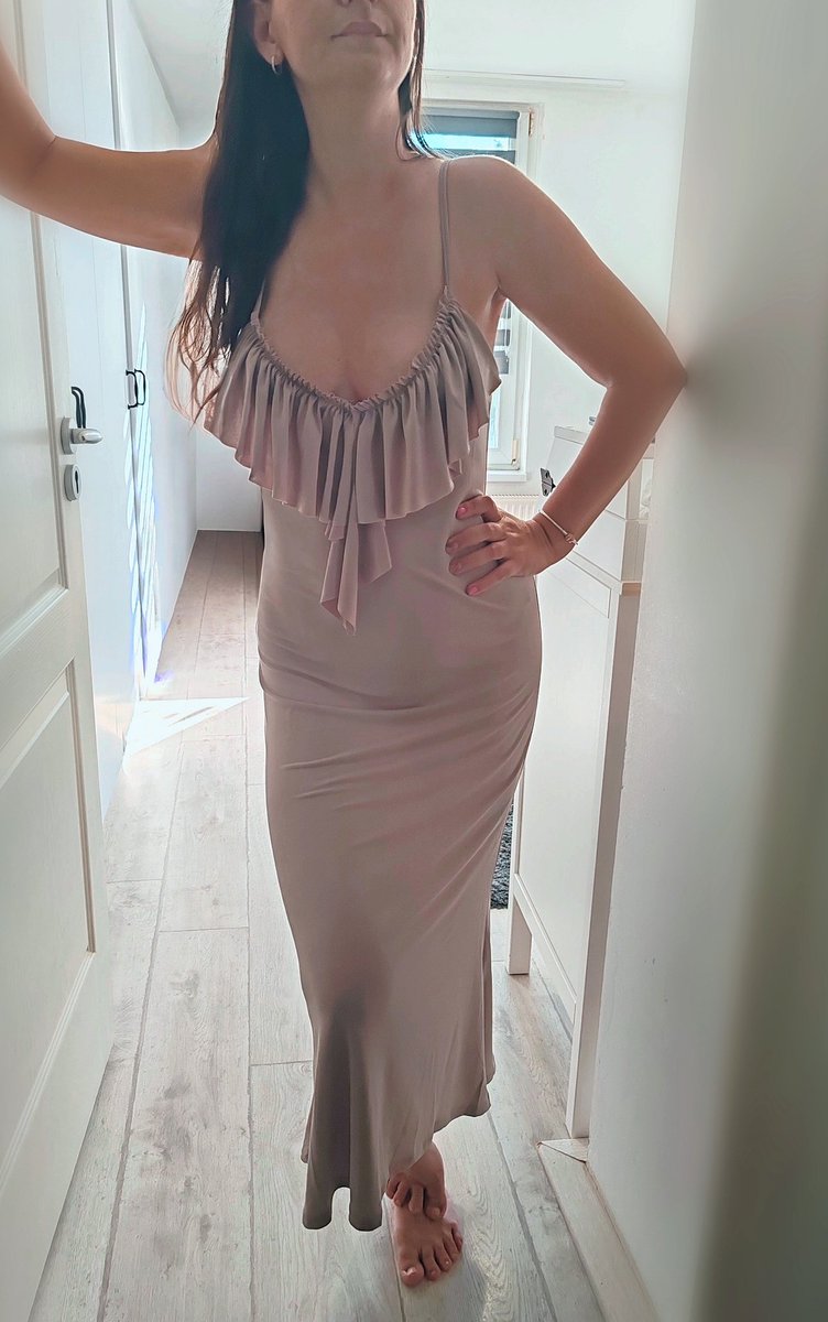 I really love this dress… but I’d love your eyes on me even more 😘