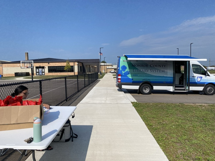 DundeeViking's tweet photo. Thanks to all who braved the heat to enjoy Playdates with the Principal! Thank goodness we had popsicles to cool us off! https://t.co/3AtVLd8oGm