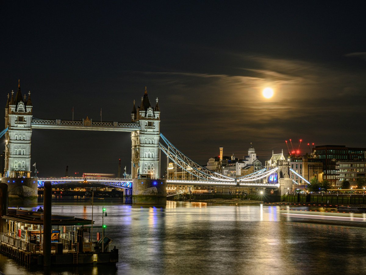 eeviewonders's tweet photo. #towerbridge #London https://t.co/rWsNXnEQKG