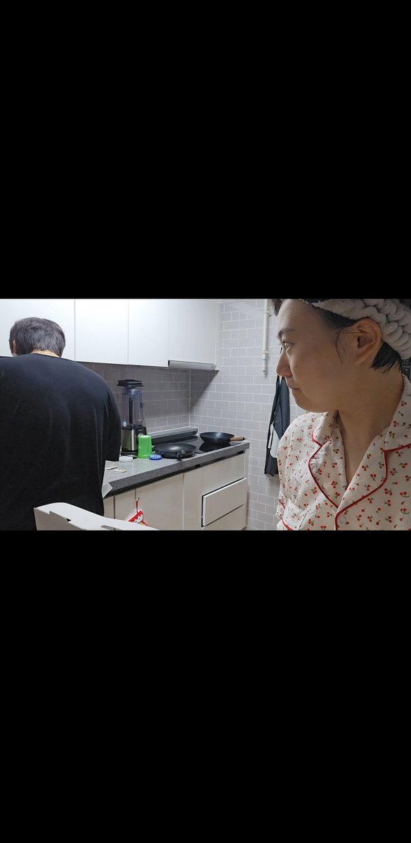 넘 배고파서 야식을 시켜먹엇는데요
동생이 뿌링클 두조각을 가져갔어요