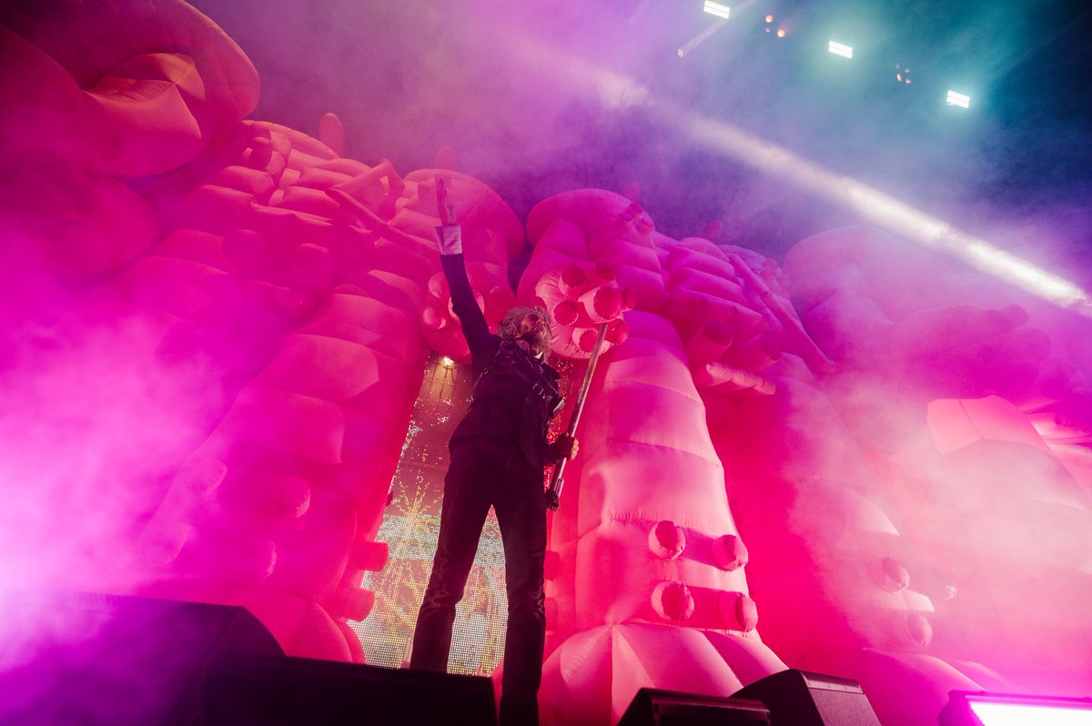 Can we get a F--- Yeah, New Haven?? 🔥💋 <a href="/theflaminglips/">The Flaming Lips</a> 

📸: <a href="/johnkritzman/">J Kritzman</a>