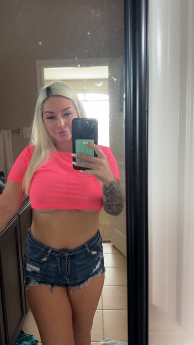 Watch liisabbyy's leaked NSFW photo on TwXstars