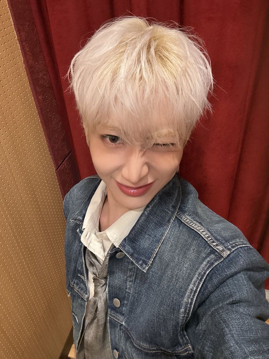 judungtak's tweet photo. 😉☀️

Eu e meu bestie, Damião. 

#WEVESELCADAY #ONEWE #WEVE #DONGMYEONG #동명 #원위 https://t.co/lLX8nnZS5z