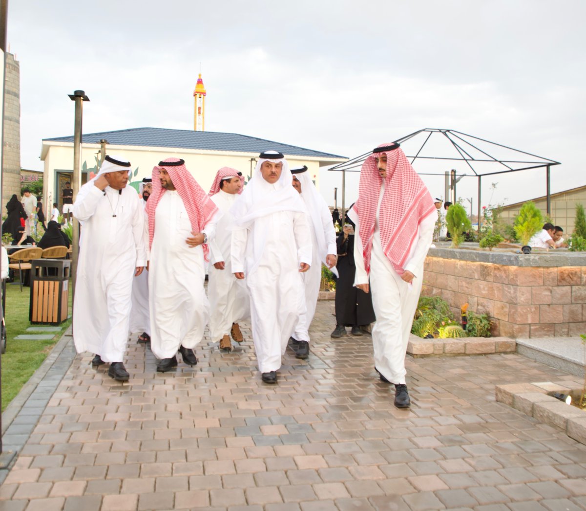 🌄 #زيارة
✨ #منتجع_الوادي بوادي بن هشبل تجربة سياحية ساحرة 
 ضمن مبادرة اللجنة السياحية بـ #غرفة_أبها 
لدعم وتشجيع المنشآت السياحية 
والتراثية والتاريخية والترفيهية  بمنطقة #عسير 
قام عضو مجلس الإدارة رئيس اللجنة
 أ. عبدالعزيز بن مرعي الشبرقي وأعضاء اللجنة 
مع بعض رؤساء اللجان