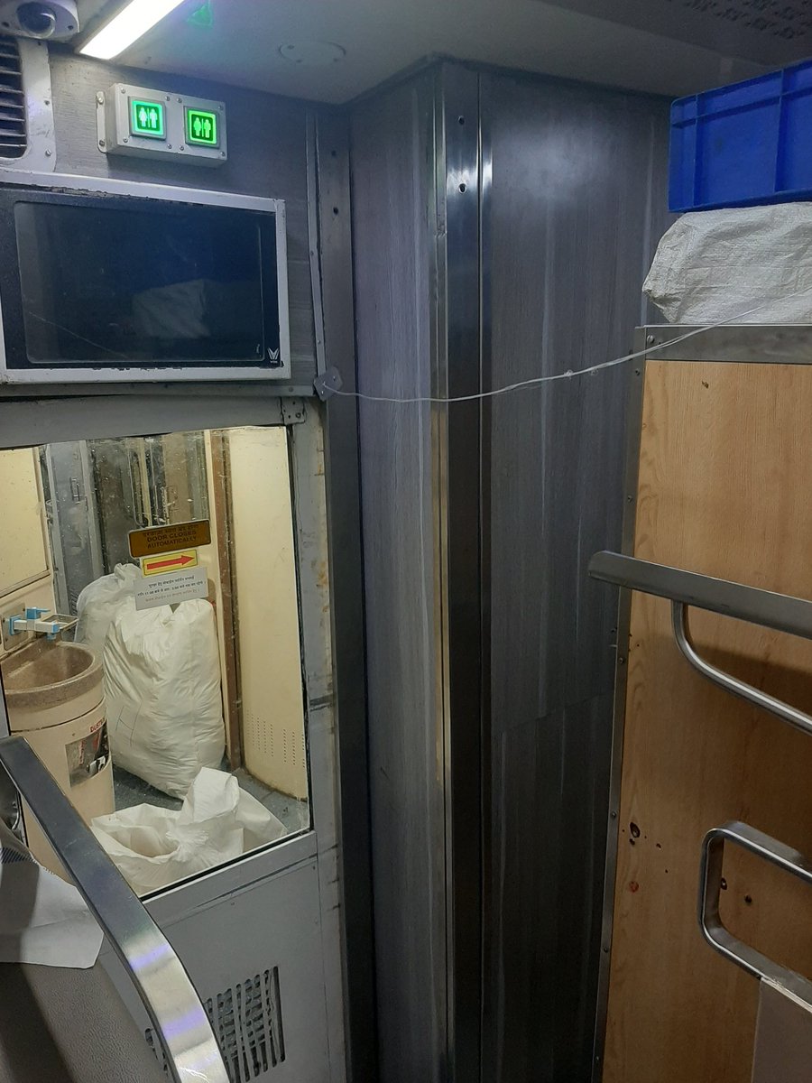 LivingKaleido's tweet photo. Duronto 12239
No tinted glass to block the light at night, sliding door noise full night, storage next to the side passenger seats, no charging points on this seat.
AC 3 ticket costs more than AC 2 of other super fast trains!
Paying extra for this??!!
@railcomplaint @RailMinIndia https://t.co/xZxQNv5DRZ