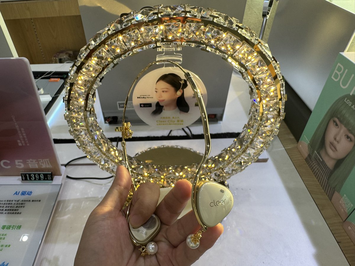 smartphonesfans's tweet image. Cleer ClipStar Looping, A Luxury Earrings Inspired Deisgned Earbuds Hands On. #cleer #ows #tws