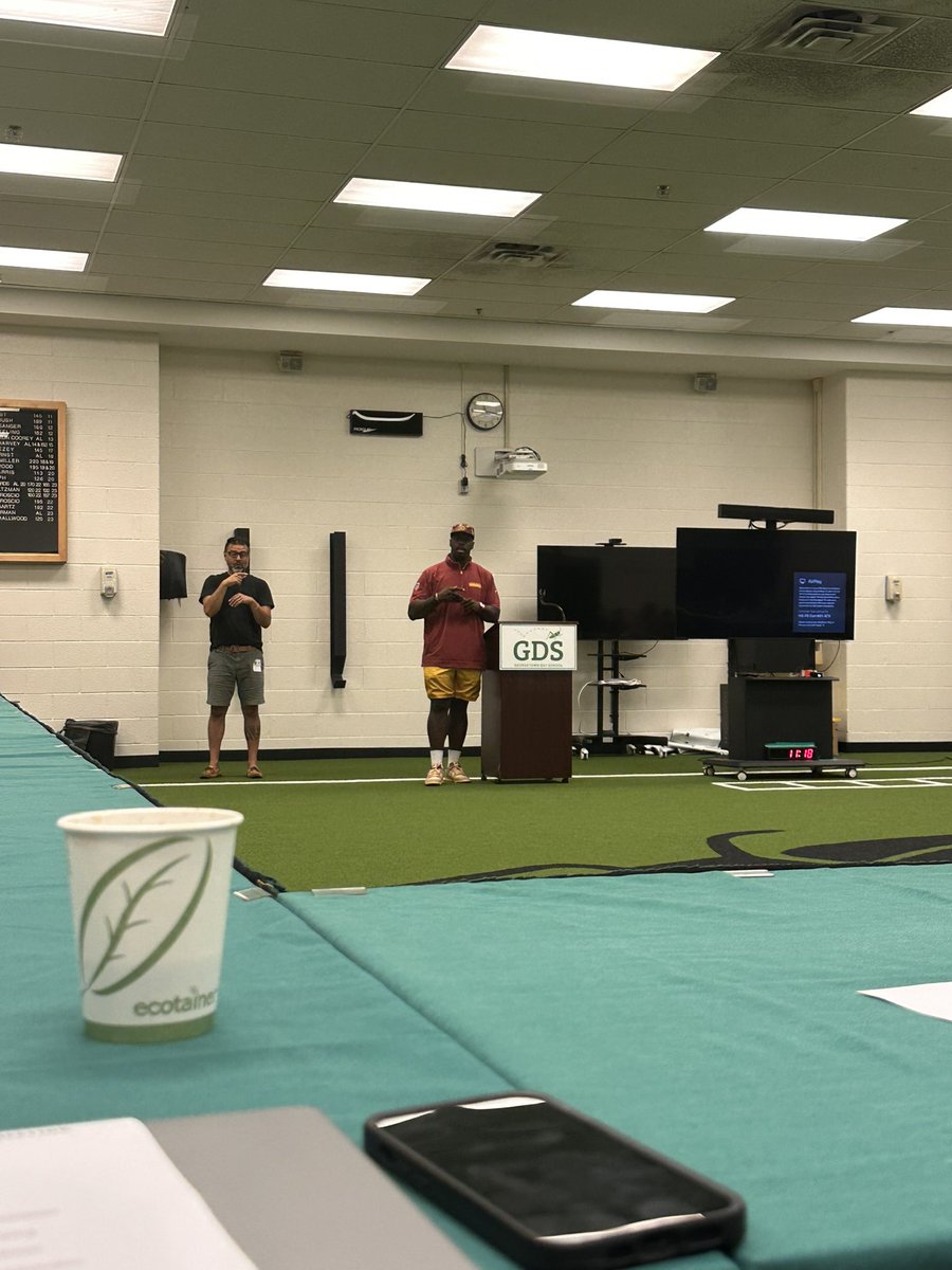 Elizabeth Thompson tweet media