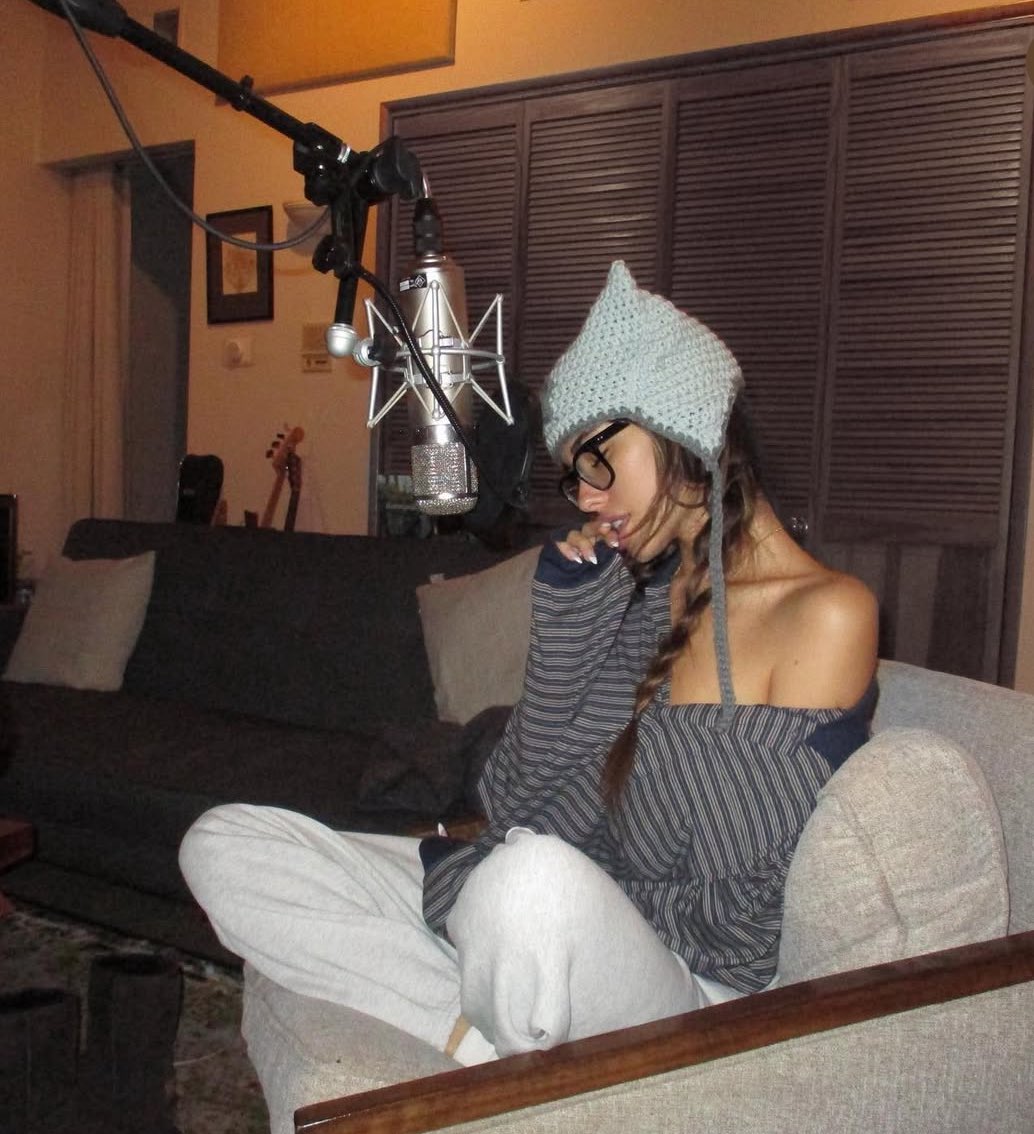 MadisonNationHQ's tweet photo. 🚨 #MadisonBeer reveals that her upcoming album is ready to be mixed 👀 https://t.co/dJ7NgTusF8