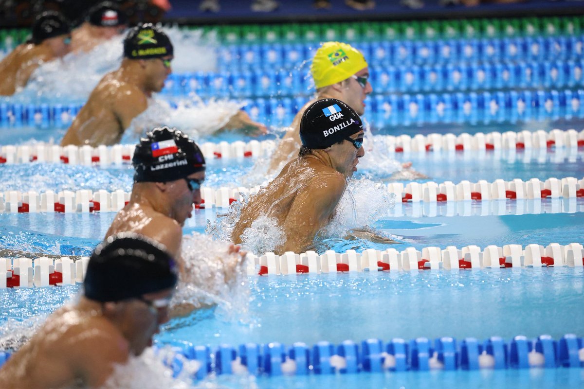 COGuatemalteco's tweet photo. 🏊‍♂️🔥🇬🇹 ¡QUÉ ALEGRÍA! Roberto Bonilla detuvo el cronómetro en 2:12.60 para imponer un nuevo récord panamericano junior en los 200 m pecho masculino en #Asu2025 💙💥.

🤩 El guatemalteco se quedó con el primer lugar de la final tras una excelente jornada en sus segundos Panamericanos Junior.

¡Felicidades, Roberto! 💥👏🏼
#GuatemalaEnAsunción #ASU2025