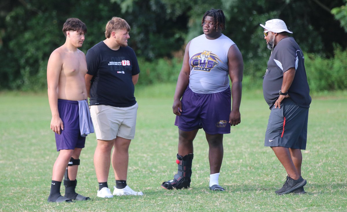Lake City Sports (@lcr_sports) on Twitter photo Columbia starting right guard De’manuel Jones had his right foot in a boot at Monday’s practice but was out of it Tuesday after getting rolled up on during run drills last Thursday. Coach Brian Allen says he avoided a long-term injury.
<a href="/ByJordanKroeger/">Jordan Kroeger</a>: tinyurl.com/y972utcr Columbia starting right guard De’manuel Jones had his right foot in a boot at Monday’s practice but was out of it Tuesday after getting rolled up on during run drills last Thursday. Coach Brian Allen says he avoided a long-term injury.
<a href="/ByJordanKroeger/">Jordan Kroeger</a>: tinyurl.com/y972utcr