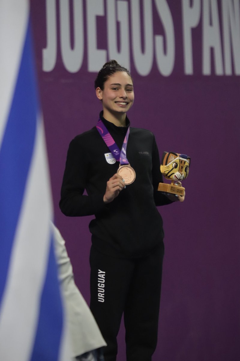 OlimpicoUy's tweet photo. #Natación | Brilla el sol patrio en el podio panamericano 🤩🇺🇾.

… https://t.co/Vpcqxn9ook