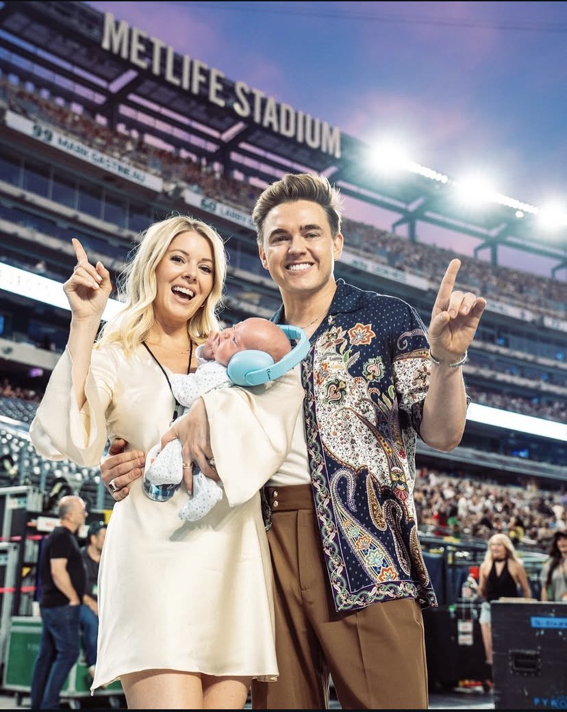 JmacandKatie's tweet photo. Such a sweet family 🥰 #katiemccartney #jessemccartney #archermccartney #babymac https://t.co/jt3h5NGjz4