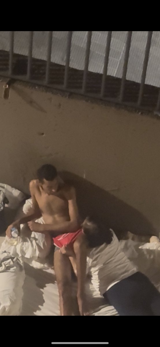 CarolinaBar's tweet photo. @PoliciaSevilla @policia  calle José Ropero Vicente…. Han pasado a mayores con total impunidad. Tenemos que aguantar esto!? @accionmacarena @jlsanzalcalde @ManuelLoreto17 https://t.co/GmLpCKw8e7