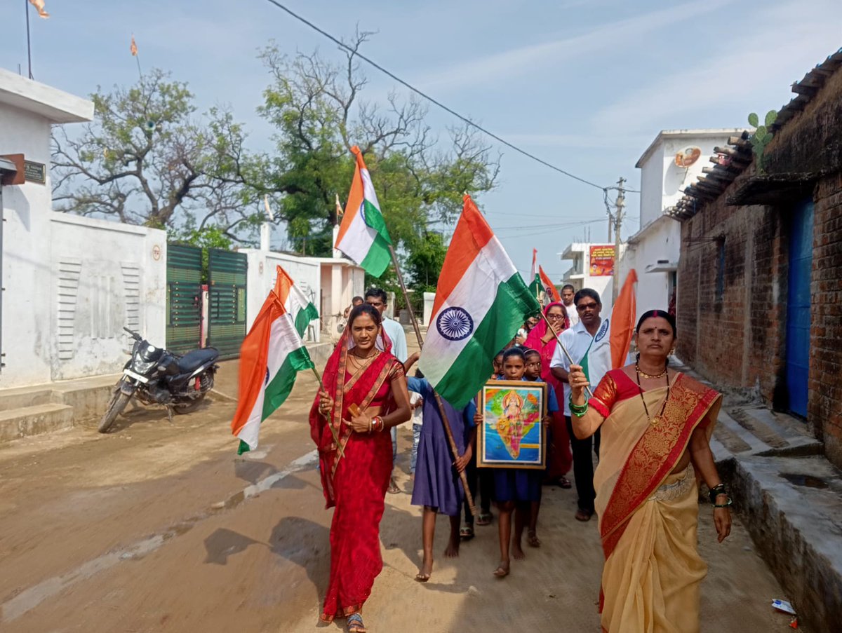 jjm_mungeli's tweet image. ग्राम पंचायत बोईरपारा 
ब्लॉक लोरमी 
हर घर तिरंगा हर घर स्वच्छता अभियान के तहत ग्राम जल स्वच्छता समिति के सदस्यों साथ ही स्कूल आंगनबाड़ी के बच्चों के साथ जागरूकता के प्रति रैली का आयोजन किया गया तथा स्वच्छता के प्रति शपथ दिलाई गई।