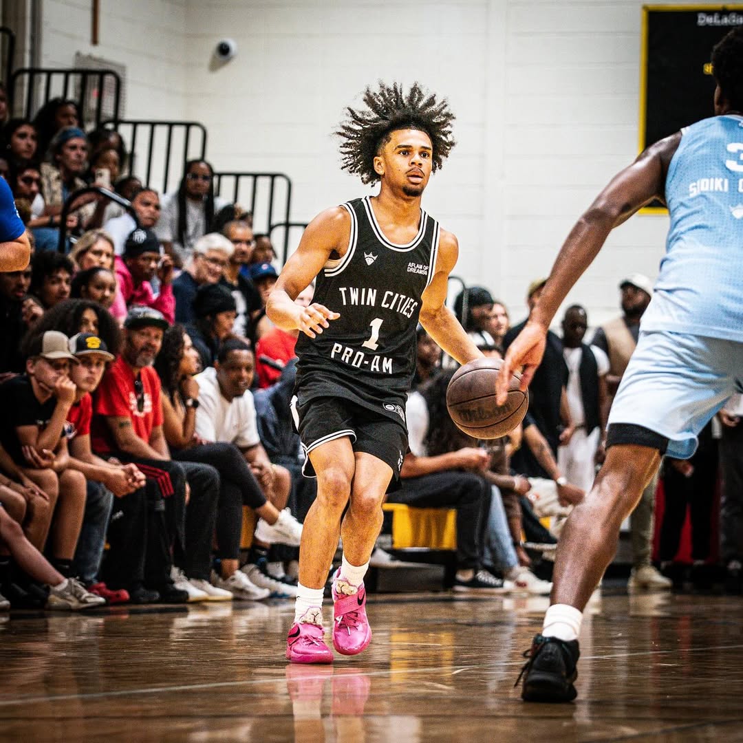 Rodger Bohn (@rodgerbohn) on Twitter photo 5'10 unsigned '25 Jalyn Patterson (<a href="/jalyn255/">Jalyn_1k</a>)put on show vs pros at <a href="/TwinCitiesProAm/">Twin Cities Pro-Am</a>,showing his blazing speed, deep range,& ability to create for others.Played varsity since middle school & dropped 44 on natl power Prolific Prep
More on <a href="/Ballislife/">Ballislife.com</a> 👇
ballislife.com/news/high-scho… 5'10 unsigned '25 Jalyn Patterson (<a href="/jalyn255/">Jalyn_1k</a>)put on show vs pros at <a href="/TwinCitiesProAm/">Twin Cities Pro-Am</a>,showing his blazing speed, deep range,& ability to create for others.Played varsity since middle school & dropped 44 on natl power Prolific Prep
More on <a href="/Ballislife/">Ballislife.com</a> 👇
ballislife.com/news/high-scho…