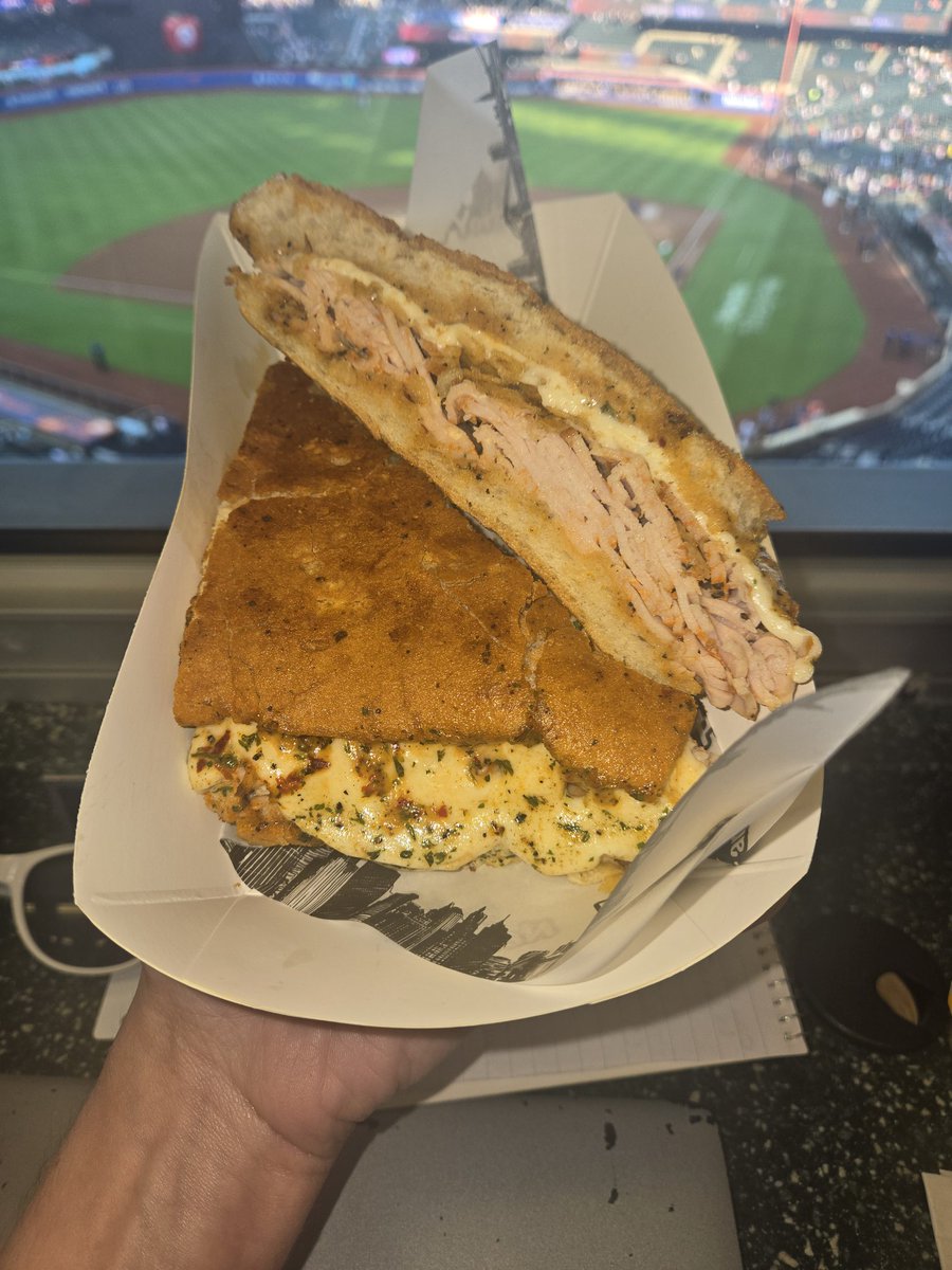 The Flatbush Panino from Huntington's NY Panini has possibly become my favorite thing at Citi. Cracked pepper turkey, mozzarella, crushed BBQ chips and spicy mayo on ciabatta. Lovely