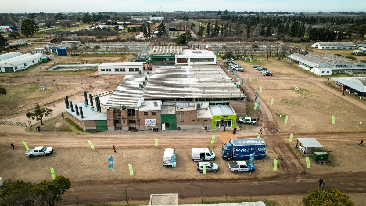 gobdecordoba's tweet photo. #AgTechWeek2025 es un espacio que reúne a líderes y productores del ecosistema  agrobioindustrial y tecnológico de #Argentina y el mundo para debatir, inspirar e impulsar el futuro de la #agricultura.  🌱

El evento, que se desarrolla en la #SociedadRural de la #CapitalAlterna, tiene una grilla de actividades que continuará hasta el día miércoles.  

En la primera jornada participaron especialistas que debatieron sobre digitalización, inteligencia artificial y nuevos perfiles profesionales.  

#SeguimosHaciendo #CórdobaNoPara