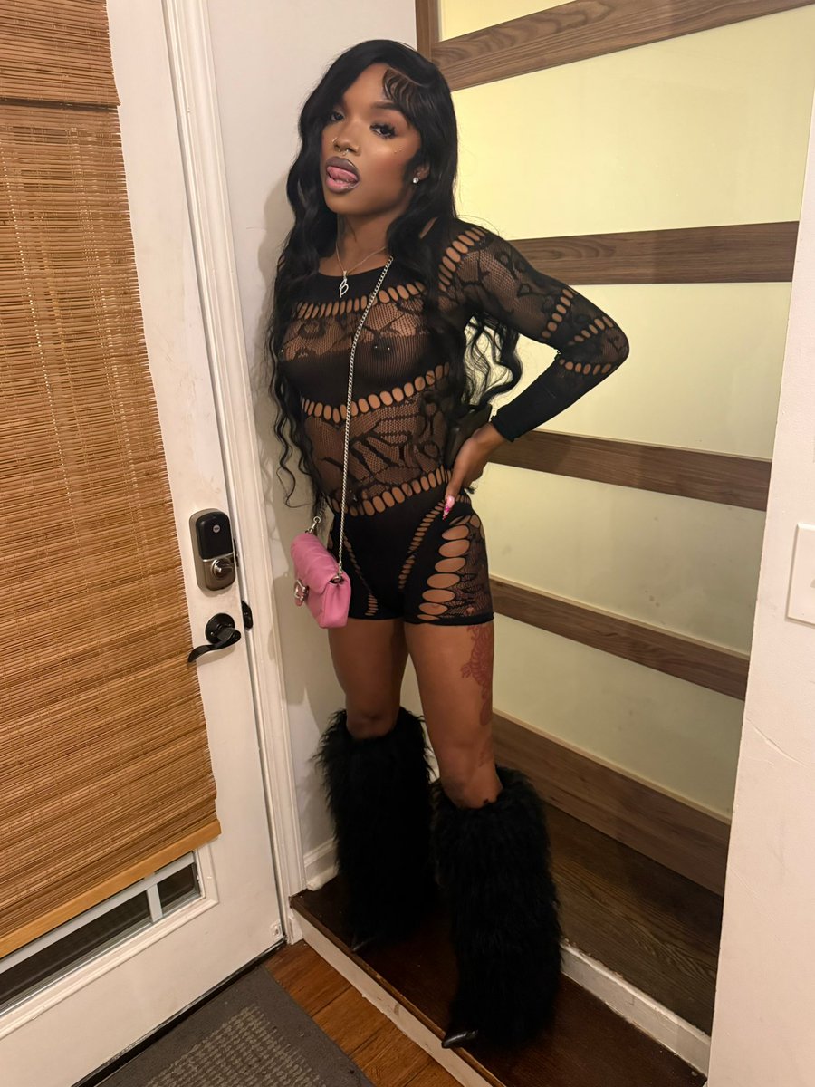 BiGGVersee's tweet photo. Dressed in all black like merry Mac 🖤✔️🦓 https://t.co/SNlSCFJJ98