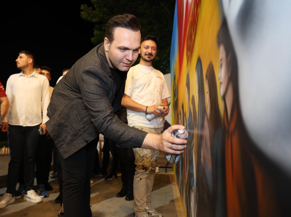 Sürpriz bir çalışma, son dokunuşlar ⏳ 

AK Gençlik anısına. 😎🔥