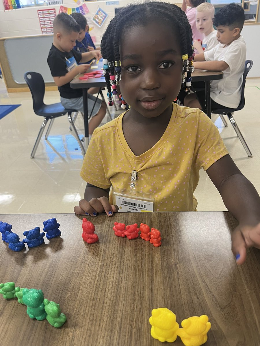 Sorting by size, shape and color! <a href="/NISDElemMath/">NISD Elementary Math</a> <a href="/NISDWernli/">Dr. Caroline Wernli Elementary School</a> 🥰