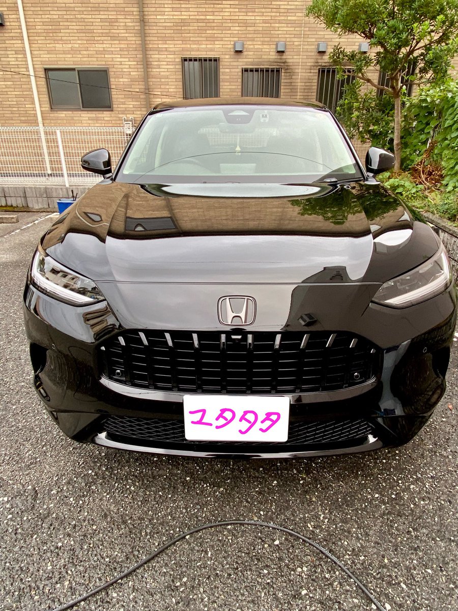 Yutatarc1's tweet image. ZR-V洗車完了🫡
盆休みに入って3日間雨が降ったり止んだりしてスケールが多少付着してました💦
先日買ったプロヴァイドさんのNo.4でスケール除去のみでフィニッシュ😎
窓ガラスも油膜と古いコート剤をBLT-Gで落としてからのプロヴァイドさんのWIND COATを施工しました🫣

#PROVIDE
#洗車