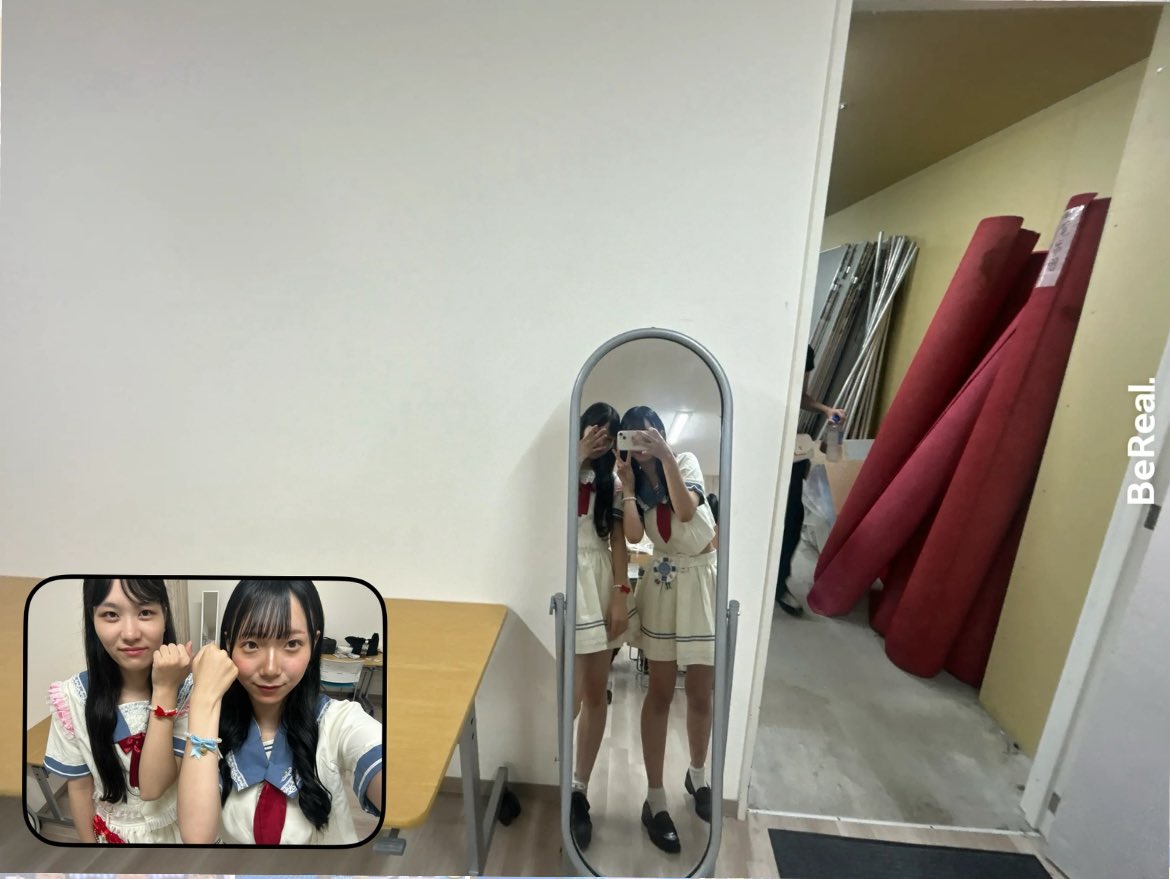 先日は初ライブありがとうございました🎀
たくさんの方に見て頂けてとーっても楽しかったです❕❕😽
1曲目の「僕たちの放課後」は初披露で私たち2人で一から制作したので皆さんに楽しんでもらえて嬉しいです🌟
「スマイル賞」ありがとうございました🙌🏻